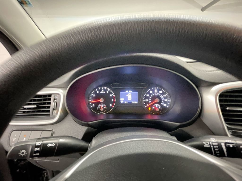 Used 2019 Kia Sorento LX image 11