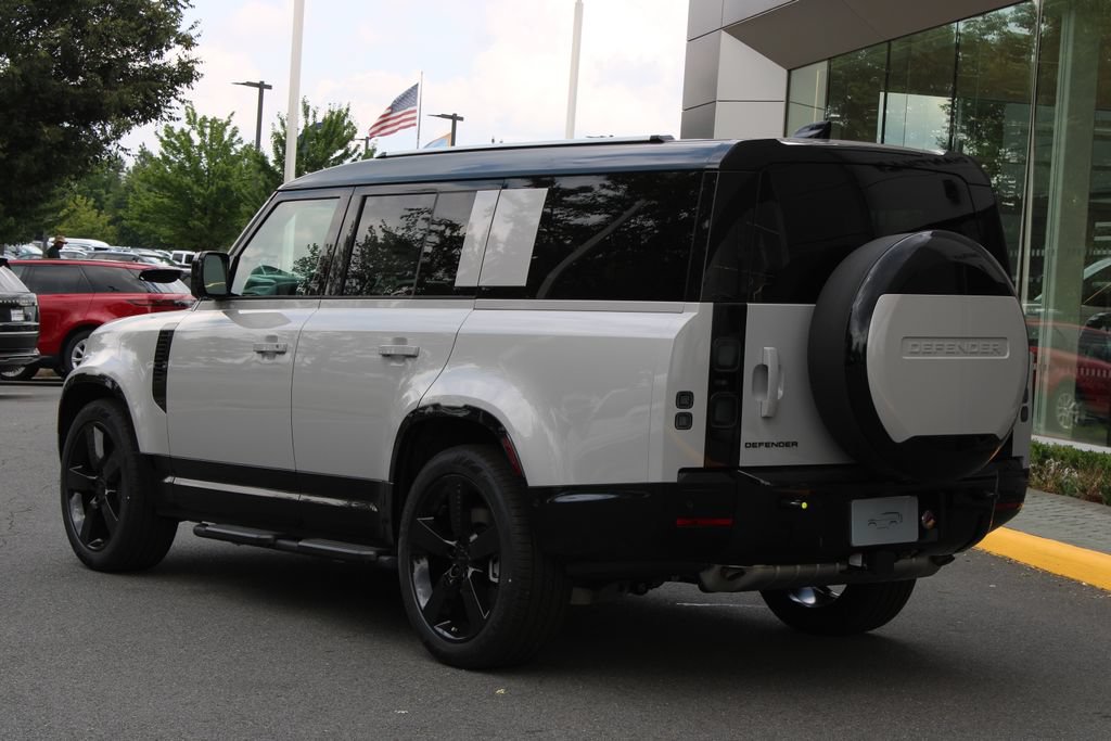 New 2026 Land Rover Defender 130 X-Dynamic SE AWD/4WD image 5