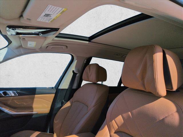 Used 2023 BMW X7 xDrive40i w/ Premium Package image 16