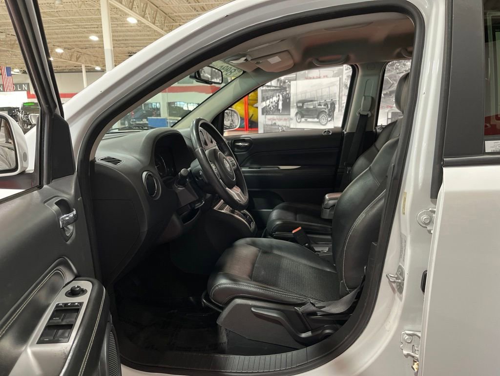 Used 2016 Jeep Compass Latitude AWD/4WD image 10