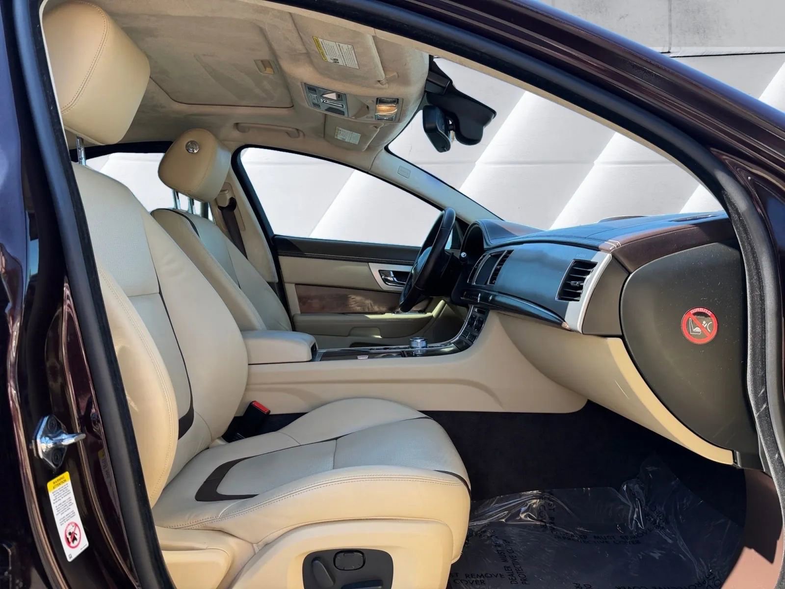 Used 2015 Jaguar XF Portfolio RWD image 16