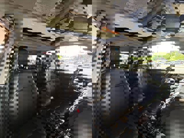 Used 2018 Toyota 4Runner TRD Off-Road Premium AWD/4WD image 25