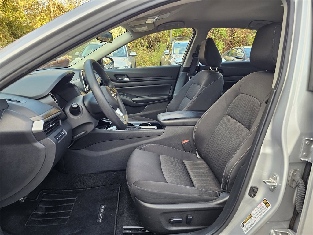 Used 2024 Nissan Altima 2.5 SV image 12