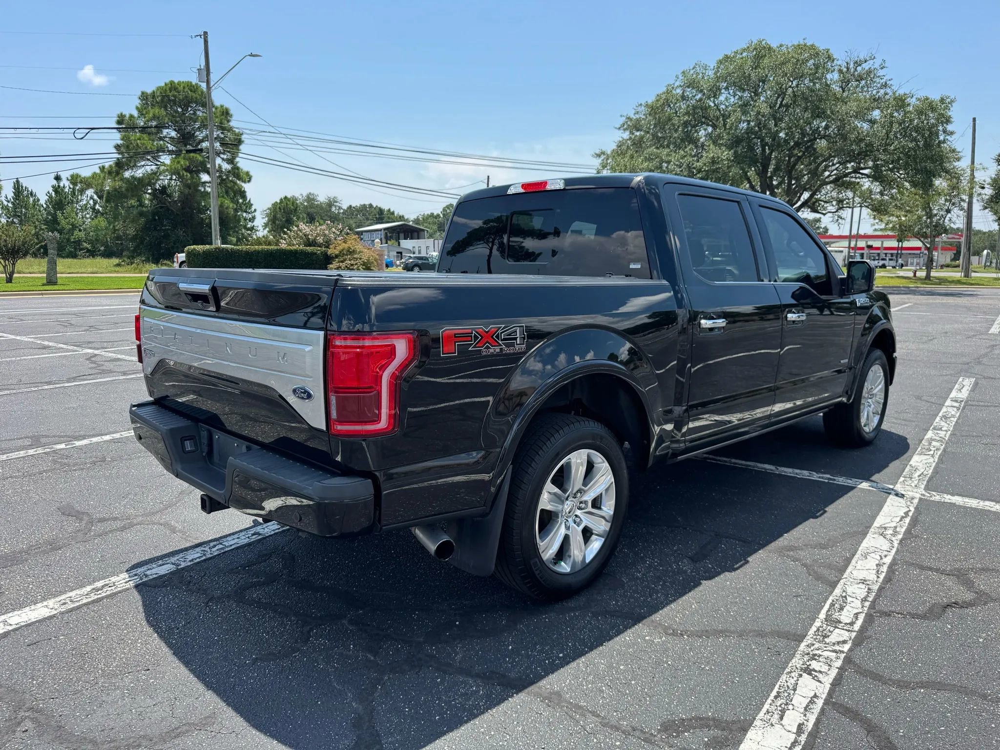 Used 2016 Ford F150 Platinum w/ Equipment Group 701A Luxury image 6