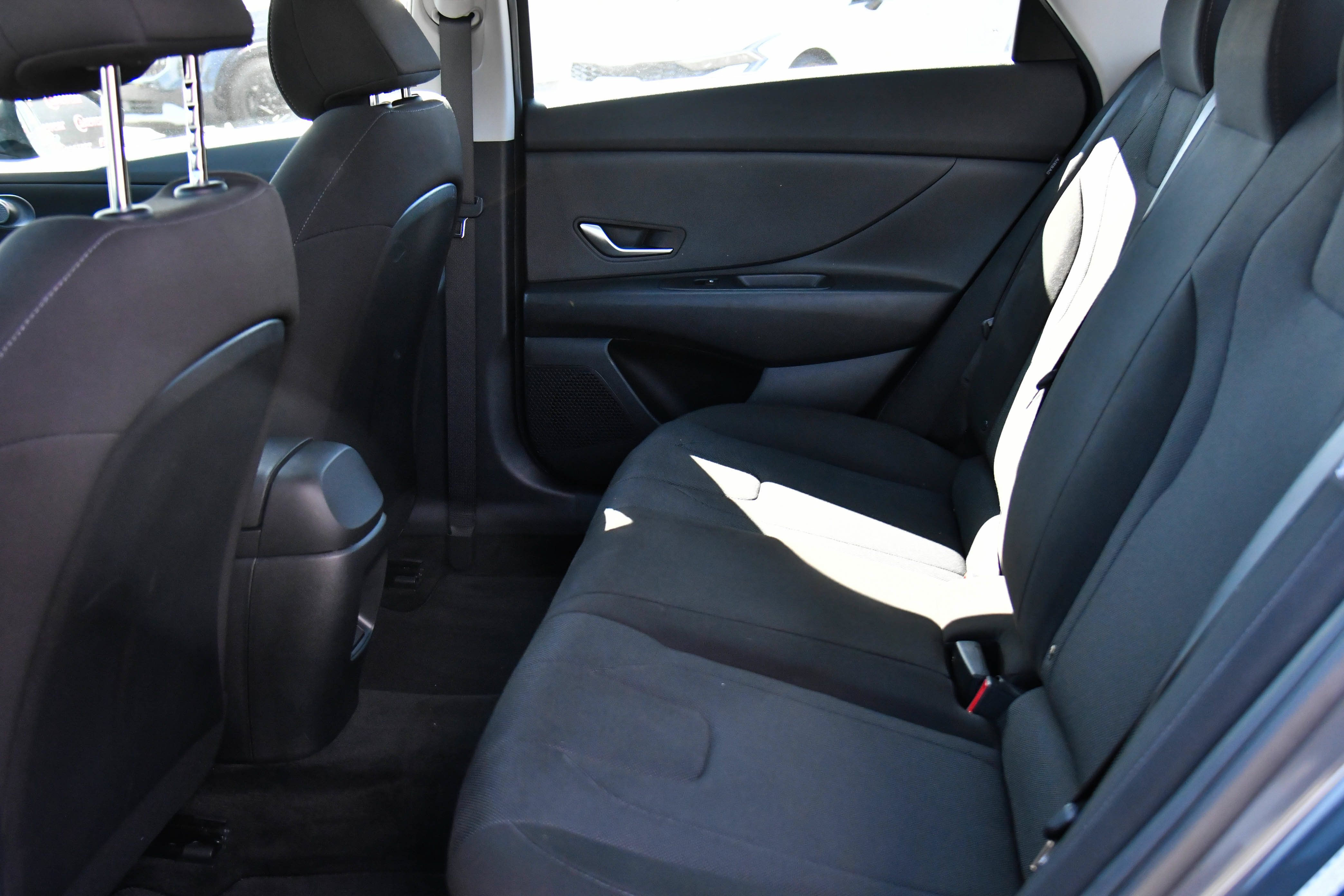 Used 2024 Hyundai Elantra SE FWD image 31