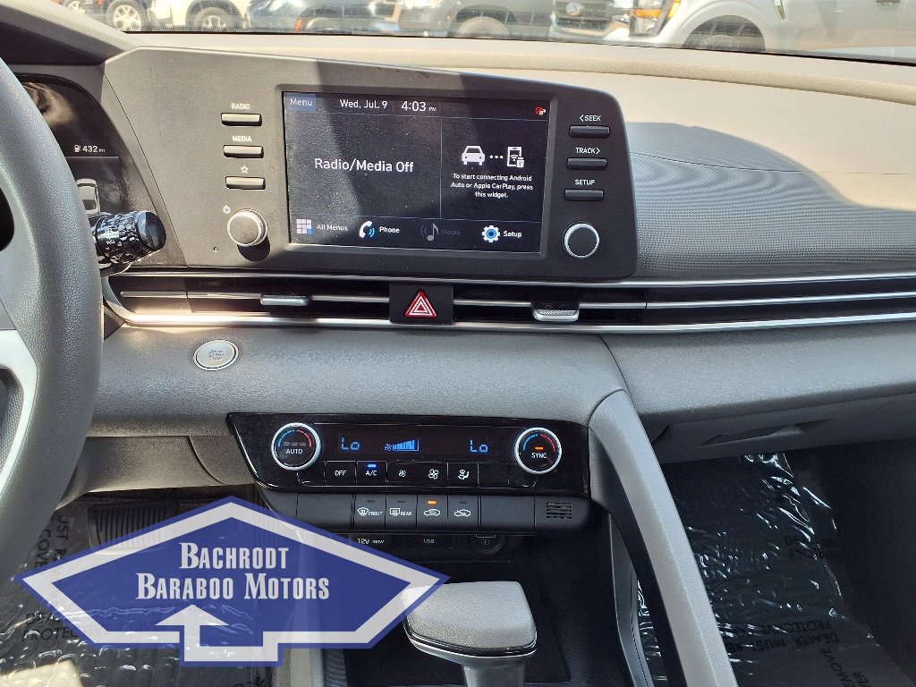 Used 2023 Hyundai Elantra SEL image 3