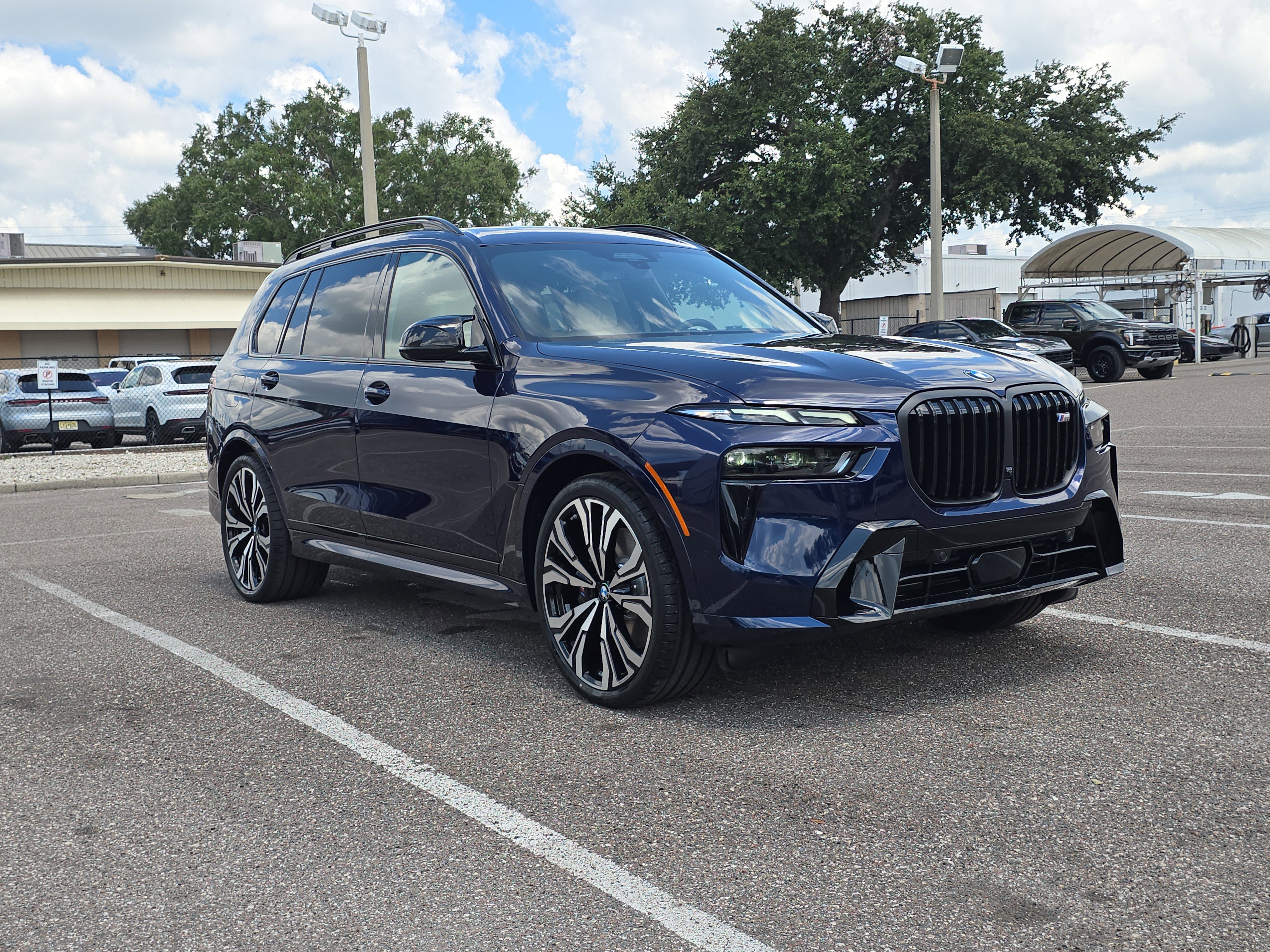 New 2026 BMW X7 M60i image 2