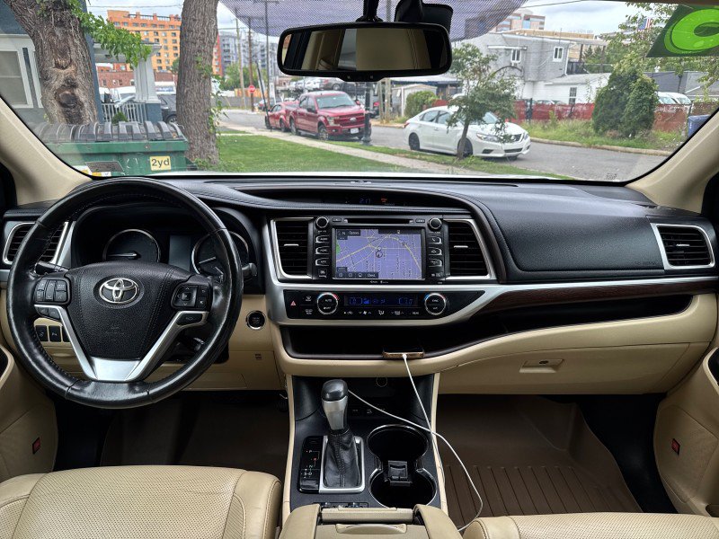 Used 2015 Toyota Highlander Limited Platinum AWD/4WD image 20
