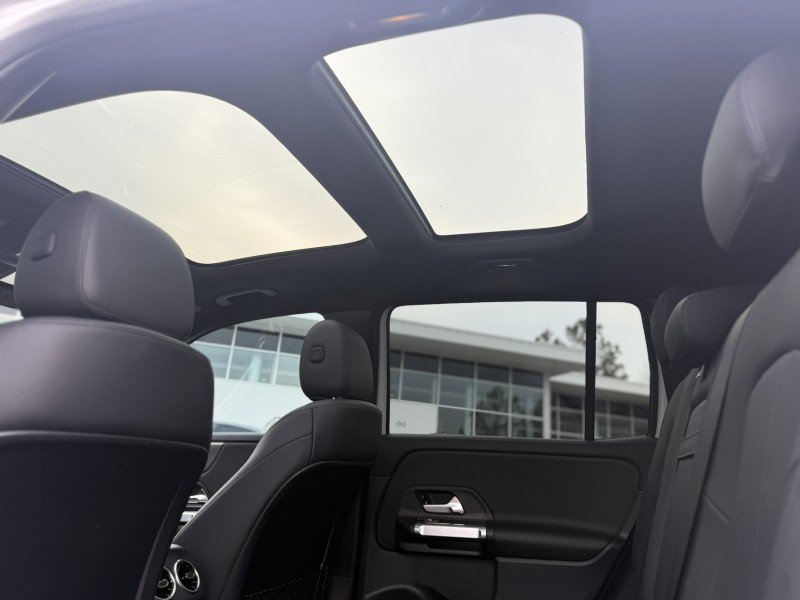 Used 2022 Mercedes-Benz GLB 250 4MATIC image 17