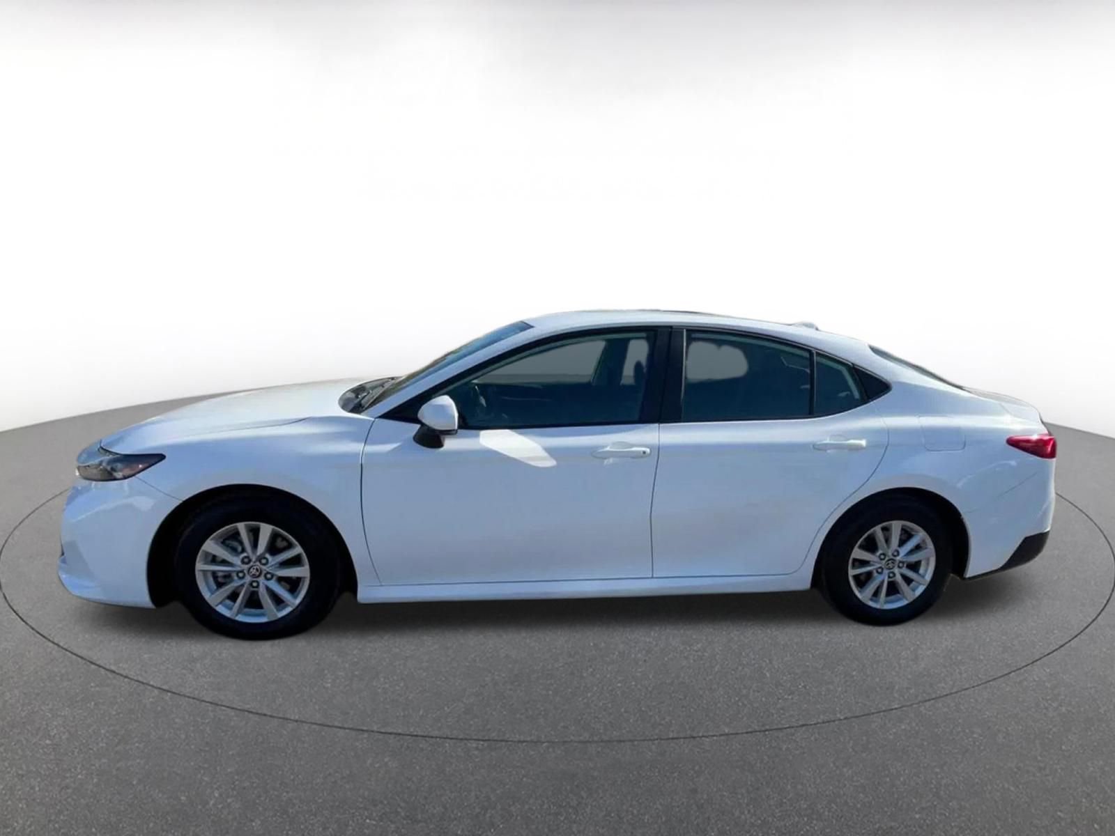 Used 2025 Toyota Camry LE image 12