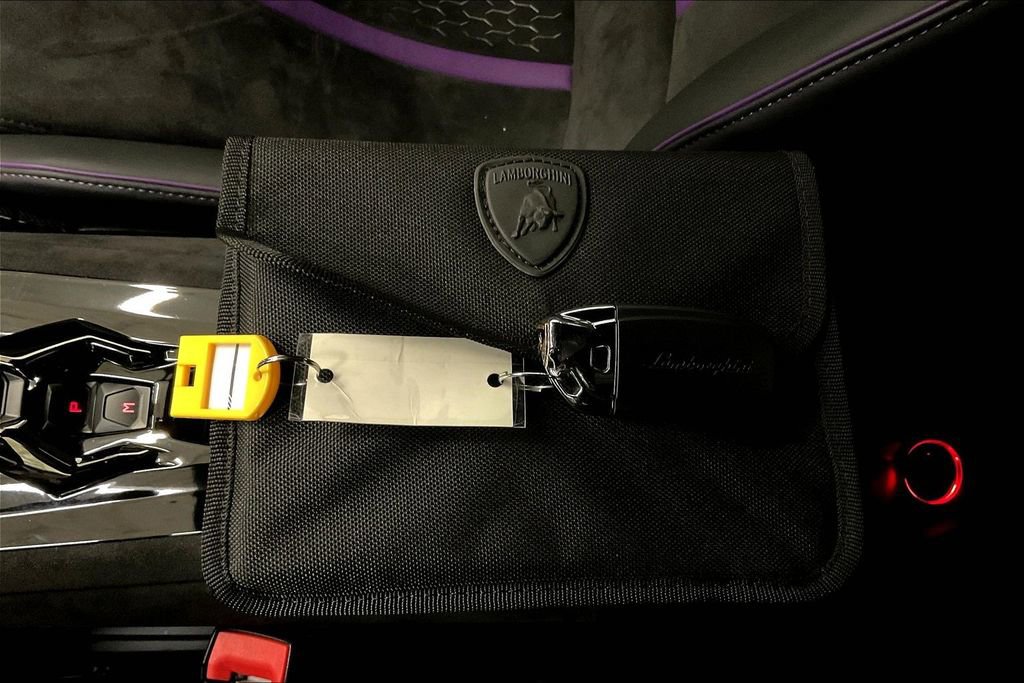 Used 2024 Lamborghini Huracan Tecnica image 21