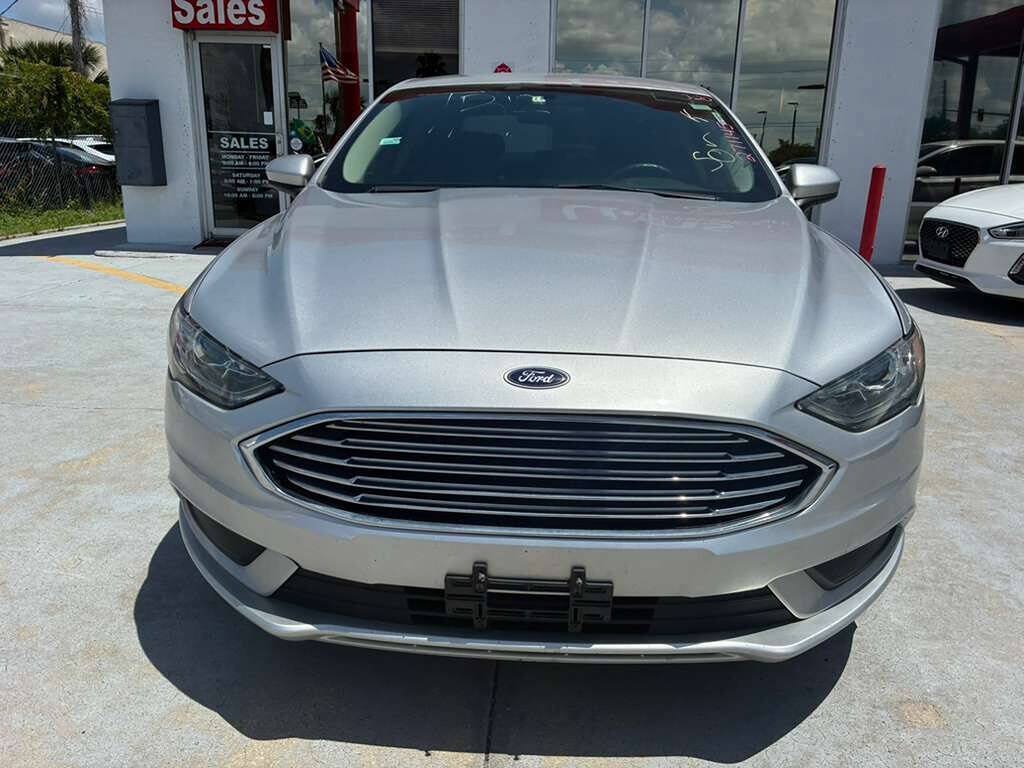 Used 2017 Ford Fusion SE FWD image 1