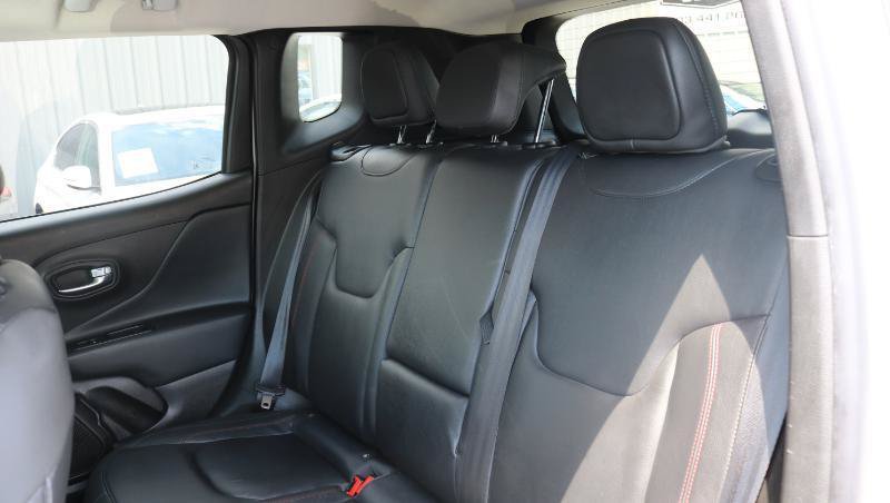 Used 2021 Jeep Renegade Trailhawk AWD/4WD image 23