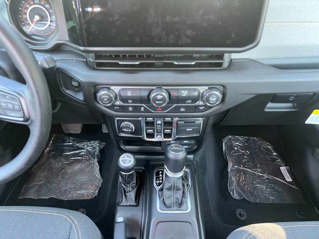 Used 2026 Jeep Gladiator Sport AWD/4WD image 15