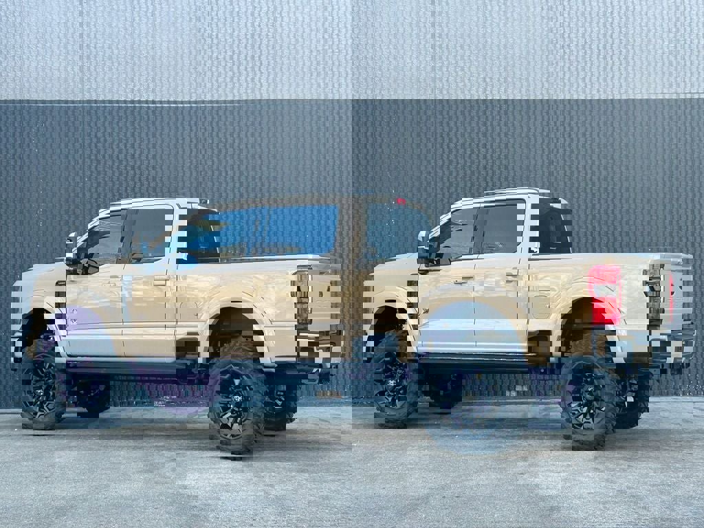 New 2026 Ford F250 Lariat w/ Black Appearance Package image 4