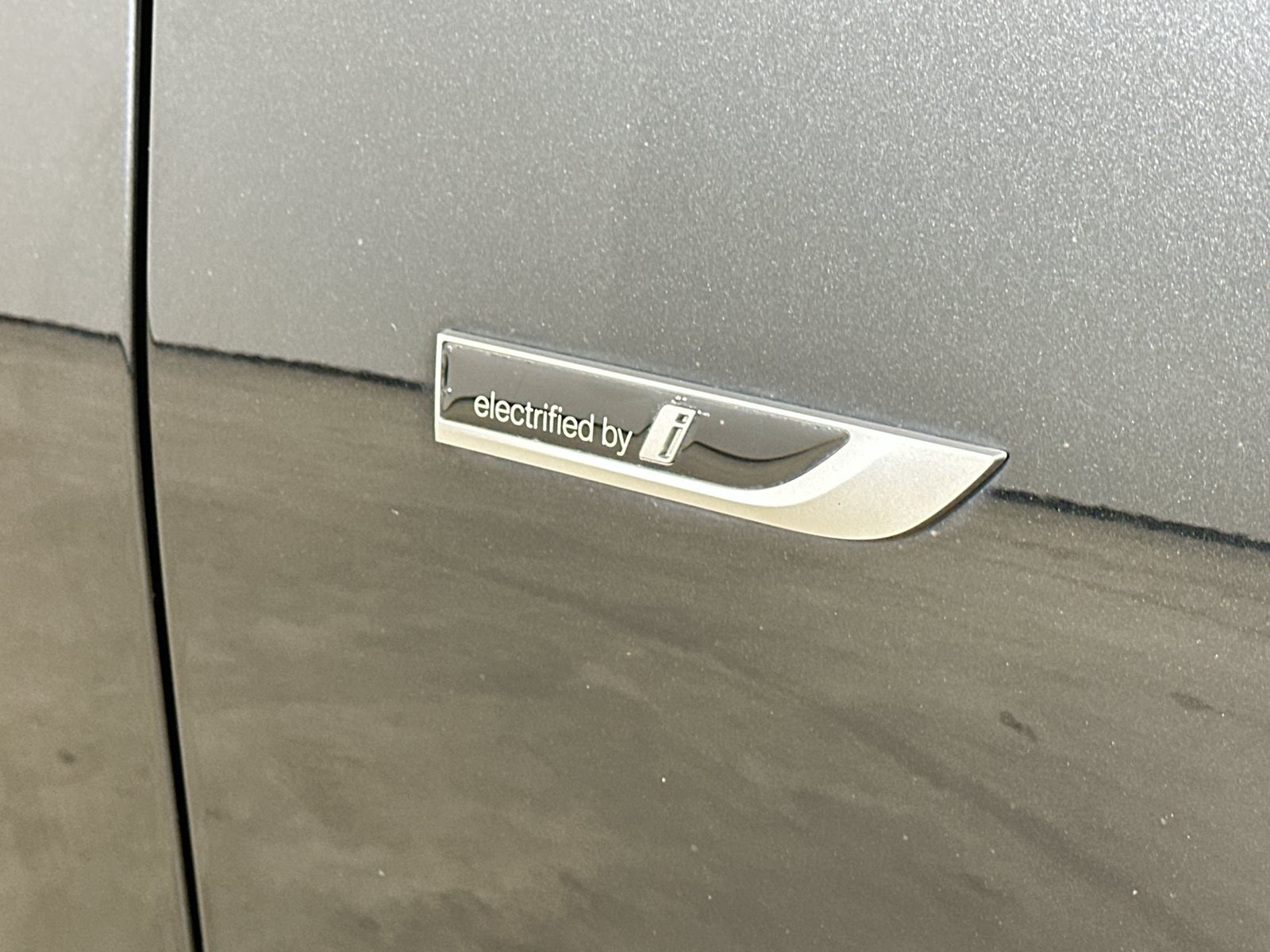 Used 2023 BMW 330e xDrive w/ Premium Package AWD/4WD image 9