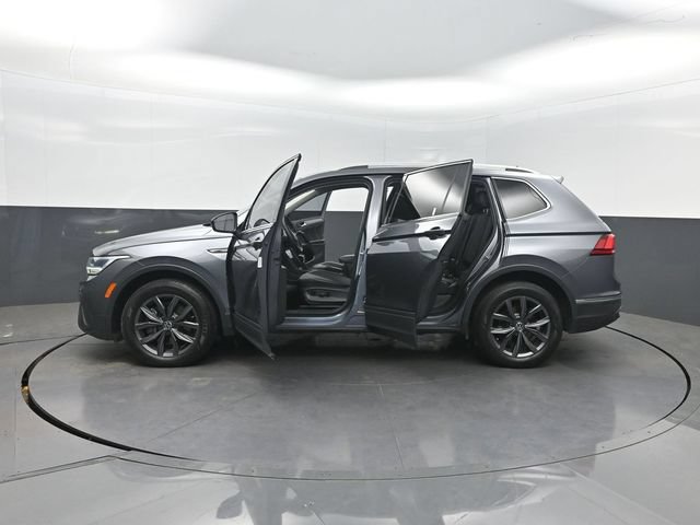 Used 2022 Volkswagen Tiguan SE FWD image 44