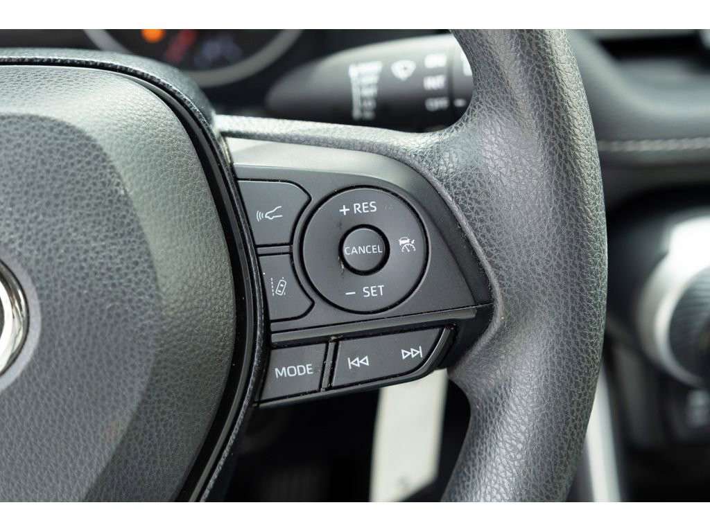 Used 2019 Toyota RAV4 LE image 18