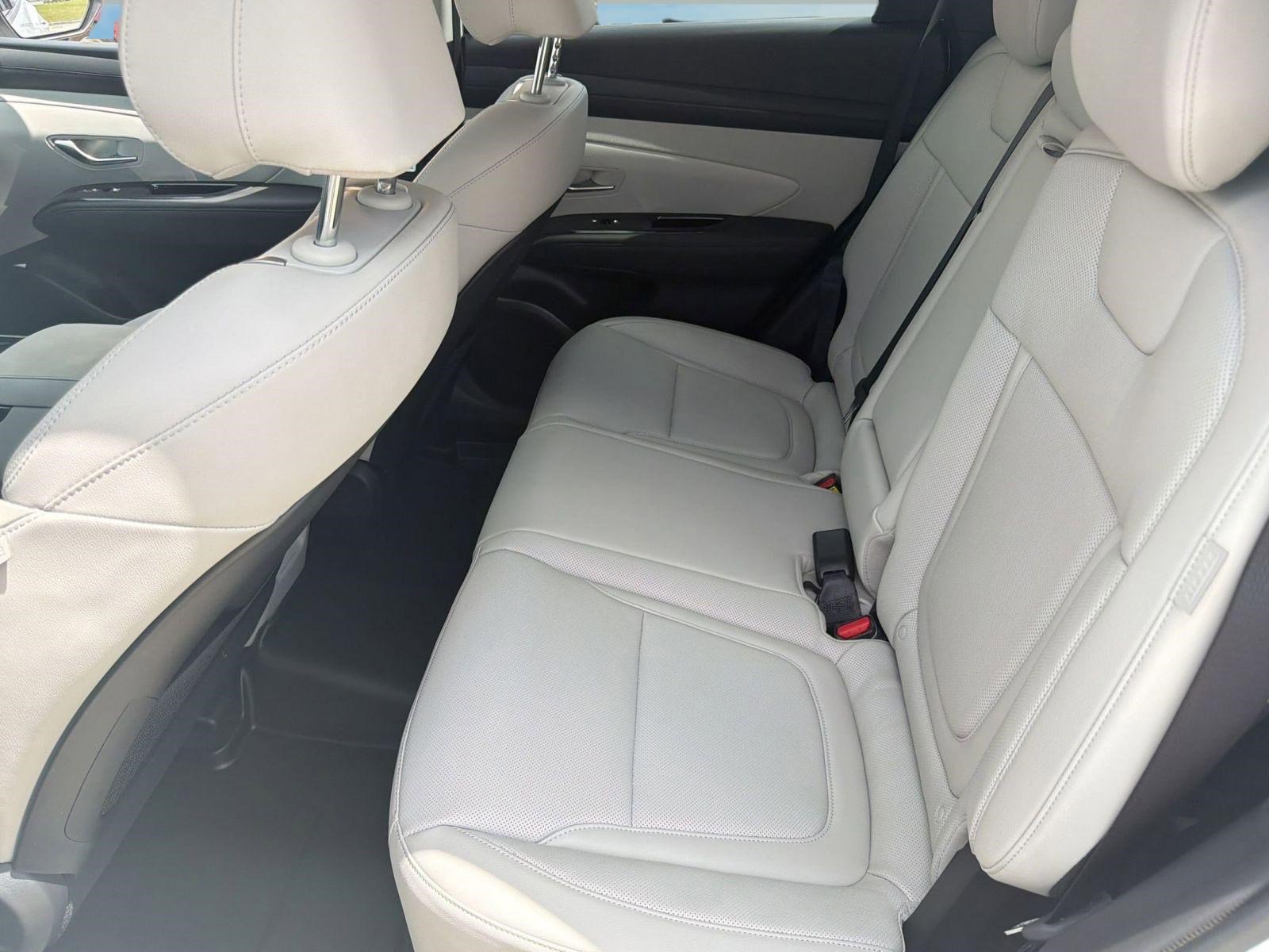 Certified 2025 Hyundai Tucson Limited AWD/4WD image 14