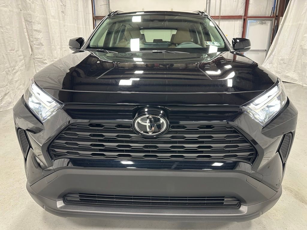 Used 2025 Toyota RAV4 XLE image 2