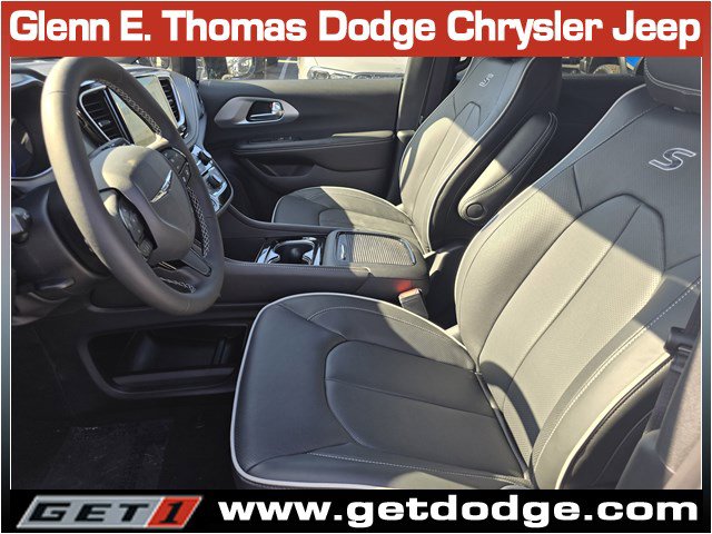 New 2026 Chrysler Pacifica Limited w/ S Appearance Package FWD image 9