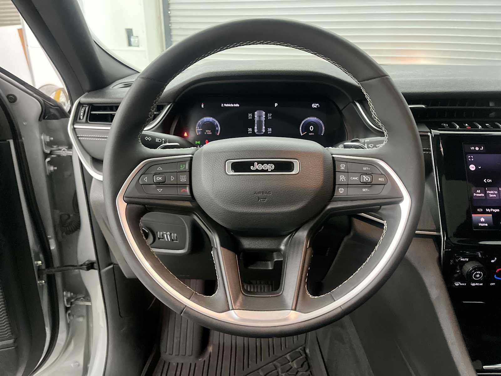 Used 2023 Jeep Grand Cherokee Altitude AWD/4WD image 17
