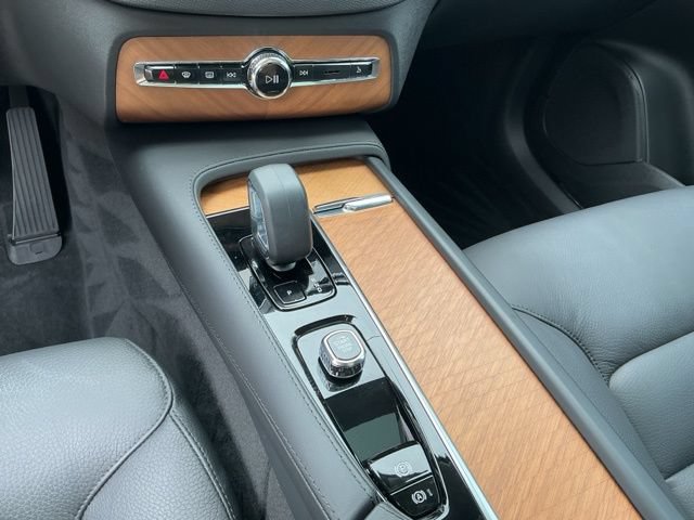Certified 2024 Volvo XC90 T8 Plus w/ Protection Package Premier AWD/4WD image 16