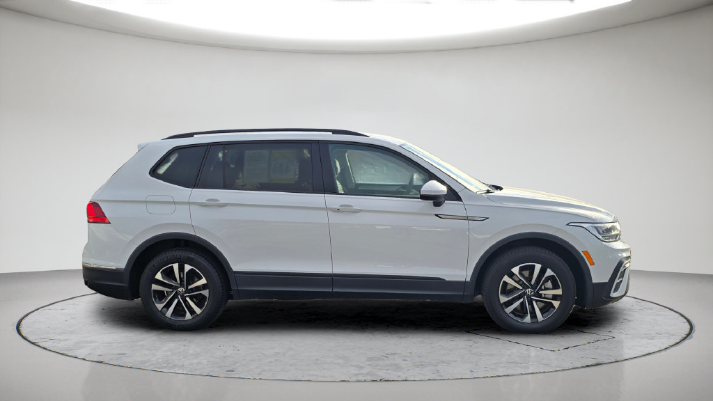 Used 2023 Volkswagen Tiguan S w/ Driver Assistance Package FWD image 4