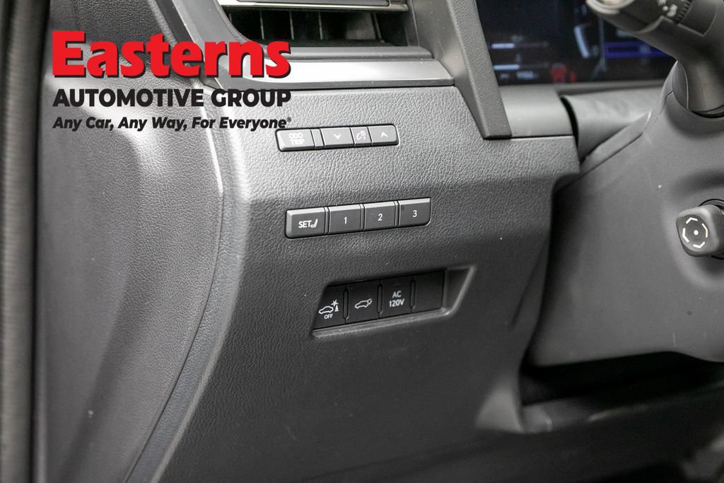Used 2025 Lexus GX 550 w/ Accessory Package (2T) AWD/4WD image 23