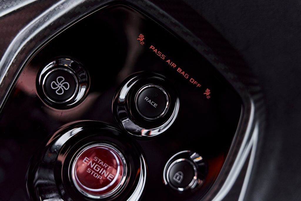 Used 2019 McLaren Senna RWD image 95