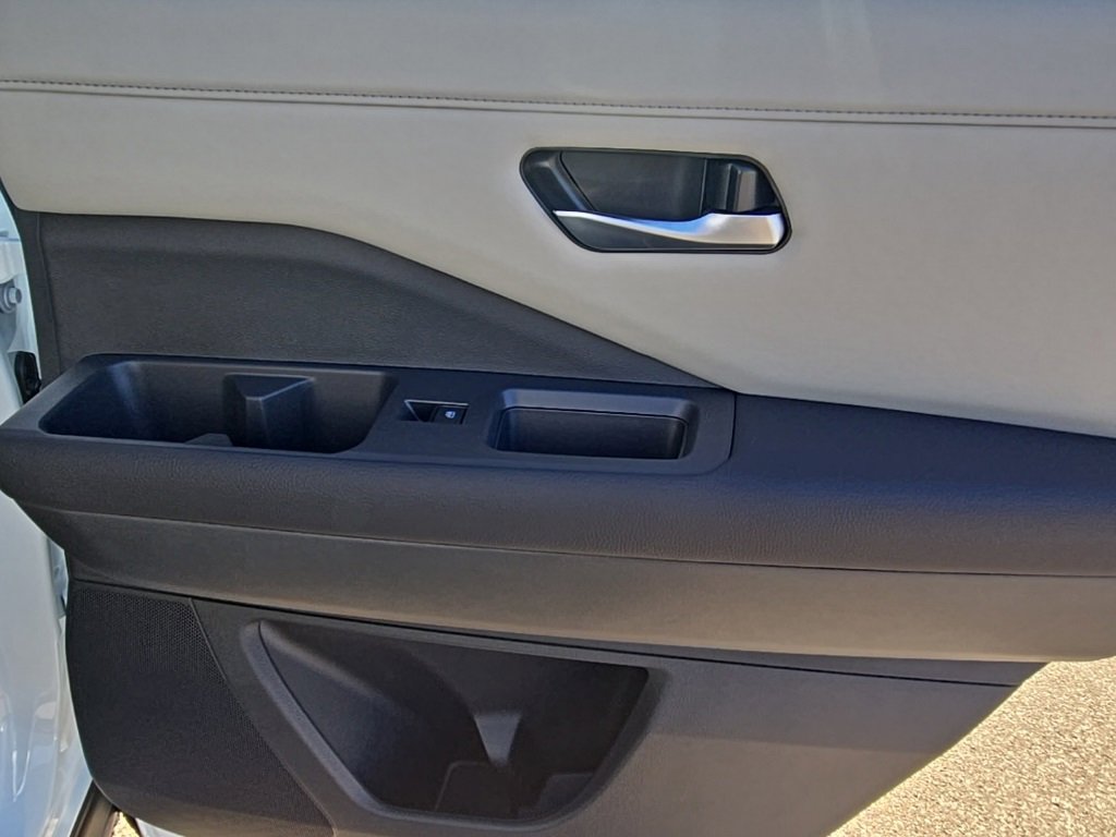 New 2025 Nissan Pathfinder SL w/ Black Appearance Package image 30