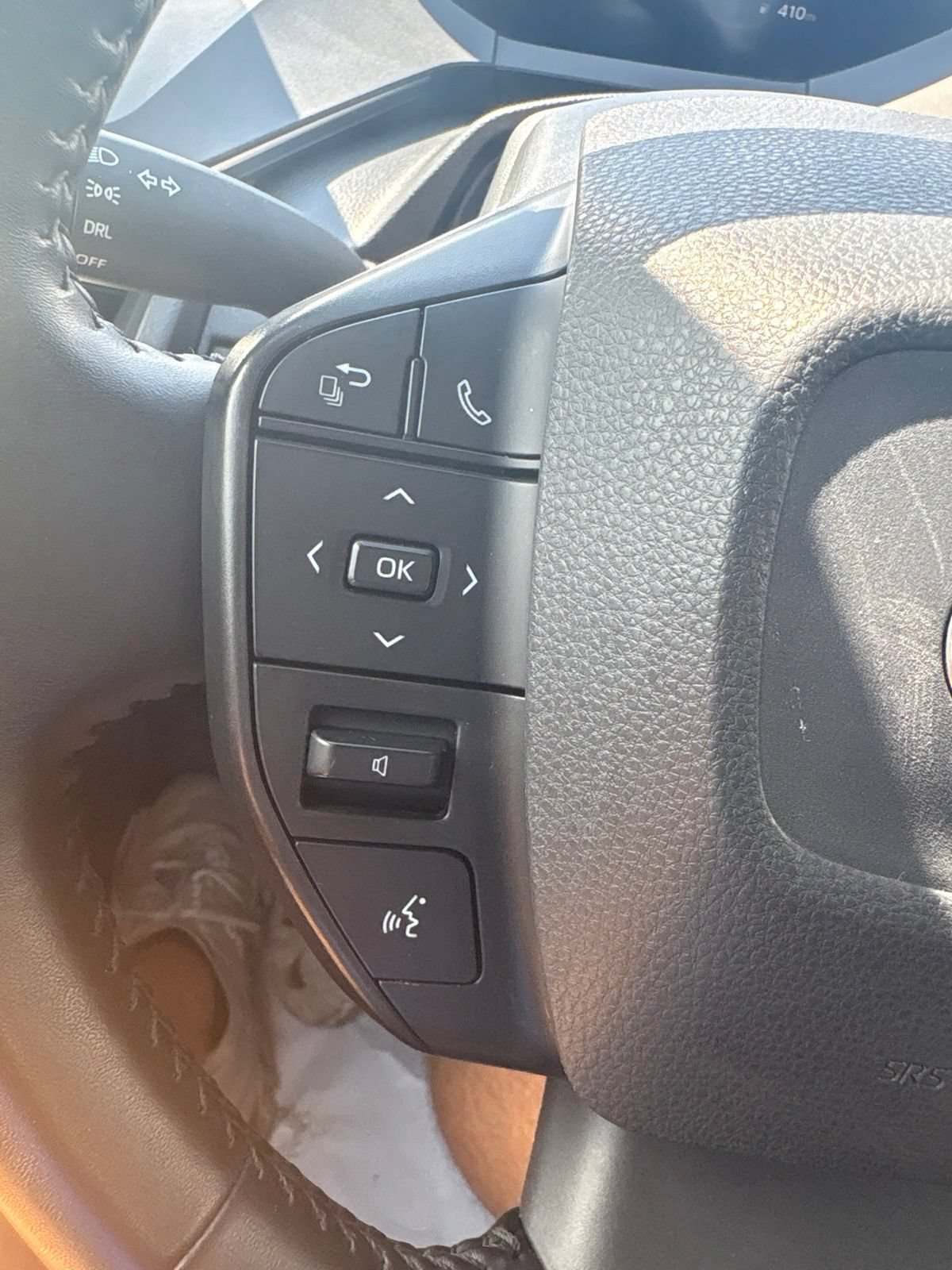 Used 2024 Toyota Prius LE FWD image 17