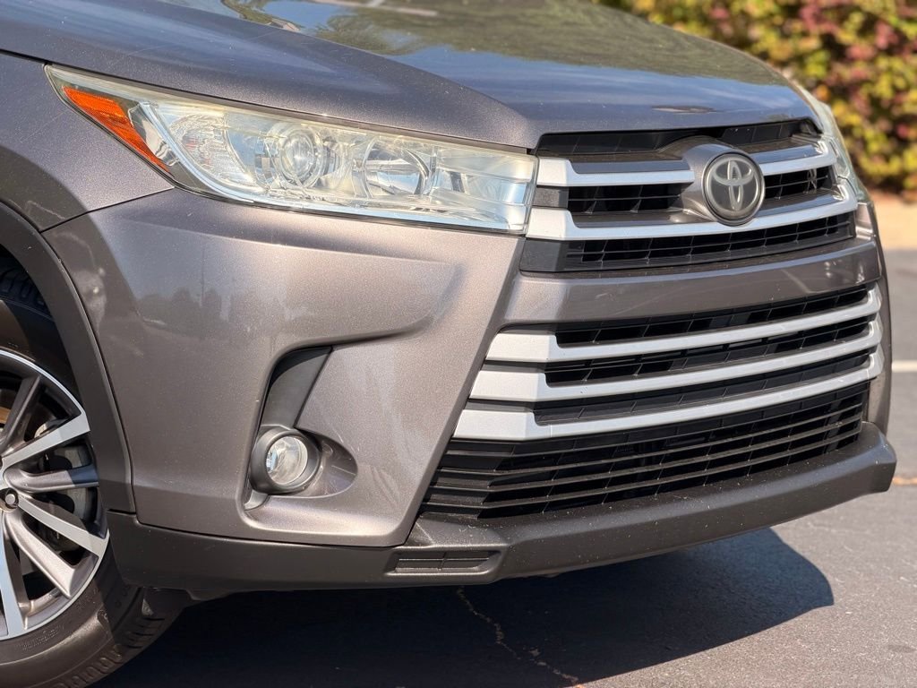 Used 2017 Toyota Highlander XLE FWD image 6