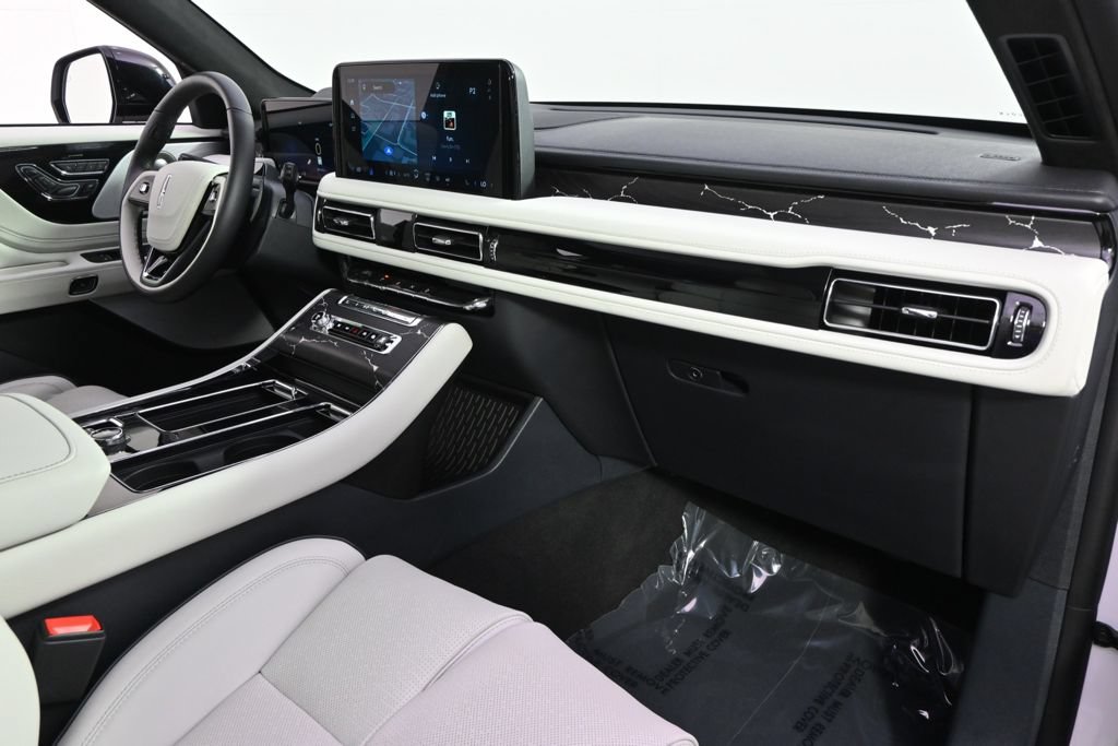 New 2026 Lincoln Aviator Black Label w/ Jet Appearance Package AWD/4WD image 15