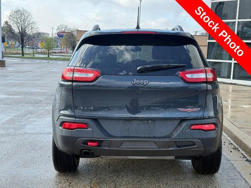 Used 2017 Jeep Cherokee Trailhawk image 4