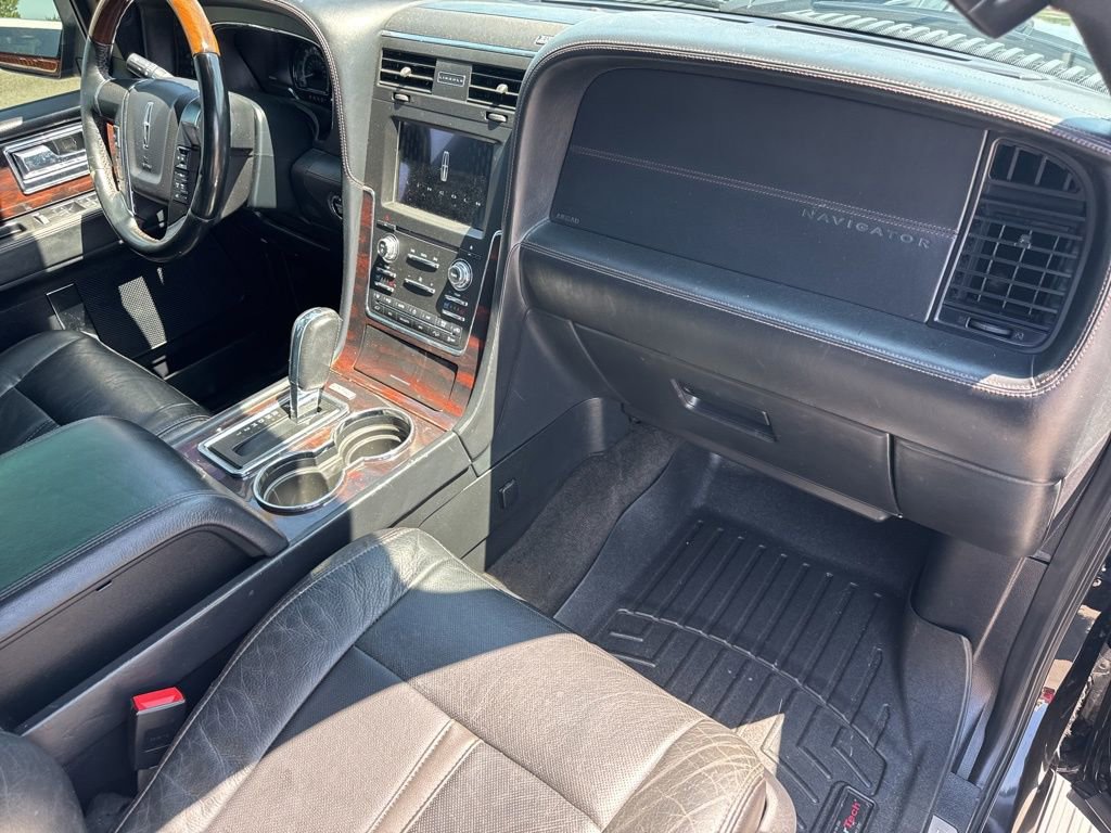 Used 2017 Lincoln Navigator L Reserve image 34