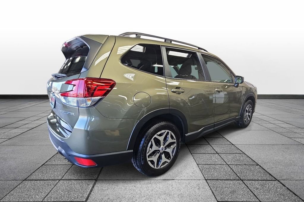 Used 2023 Subaru Forester Premium AWD/4WD image 5