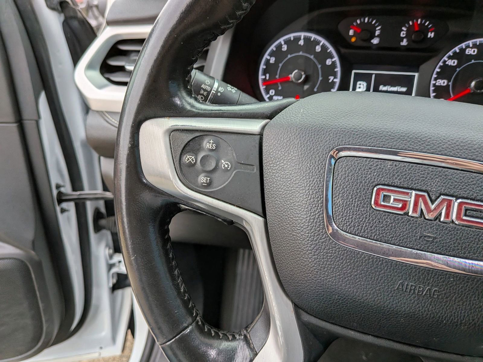 Used 2019 GMC Acadia SLE image 46