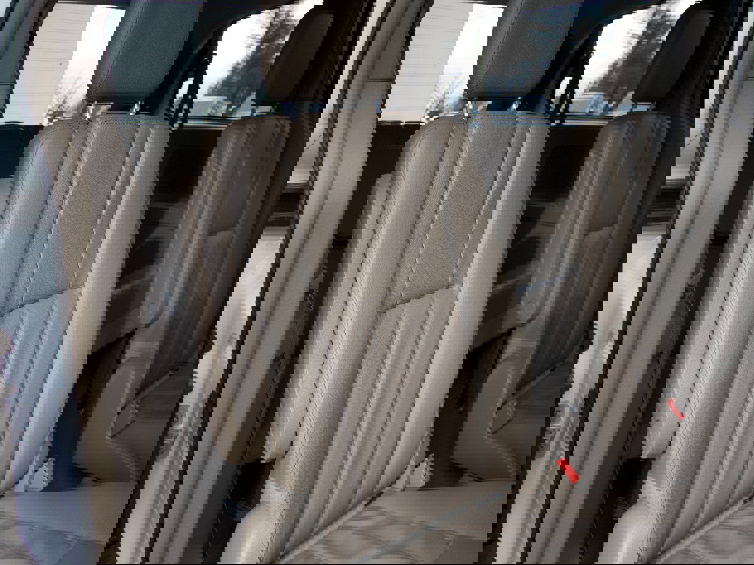 Used 2015 Chrysler Town & Country Touring image 29