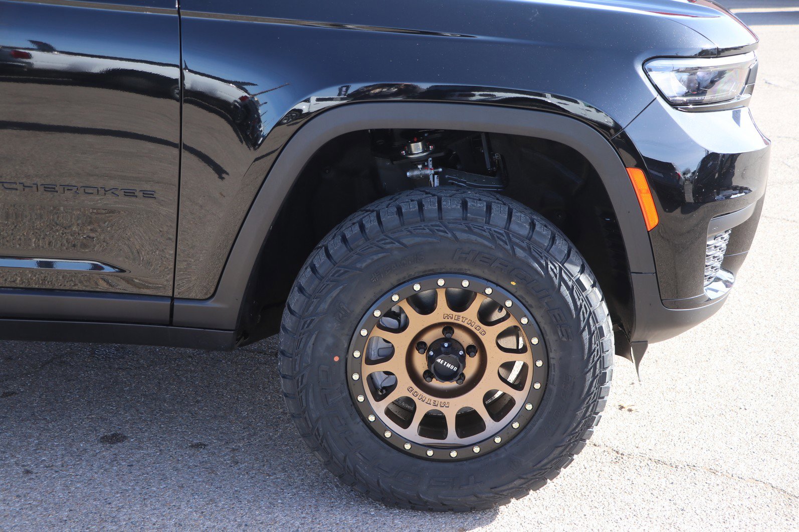 New 2025 Jeep Grand Cherokee L Laredo AWD/4WD image 9