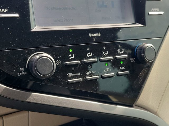 Used 2020 Toyota Camry LE image 28