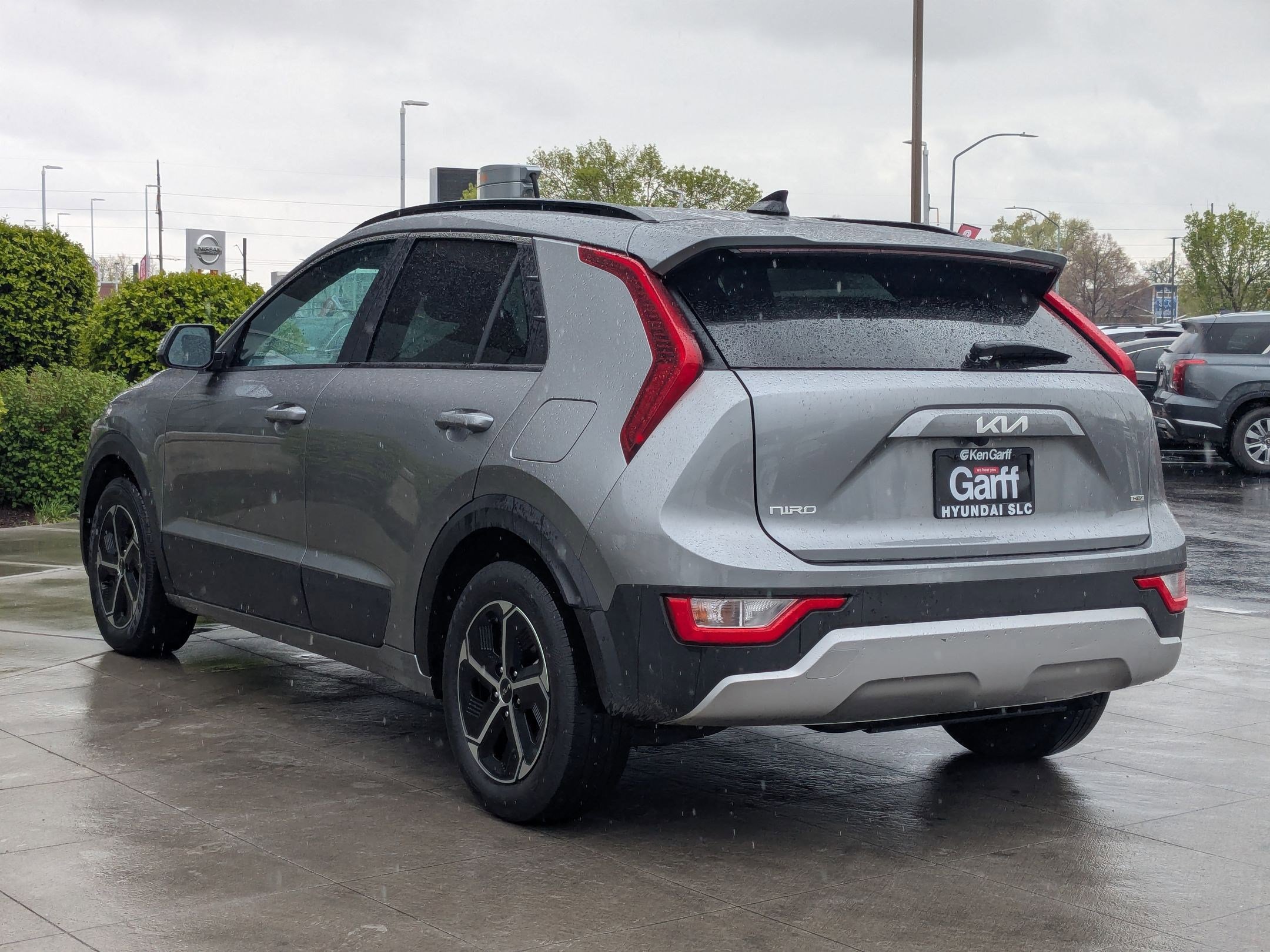 Used 2025 Kia Niro LX FWD image 7