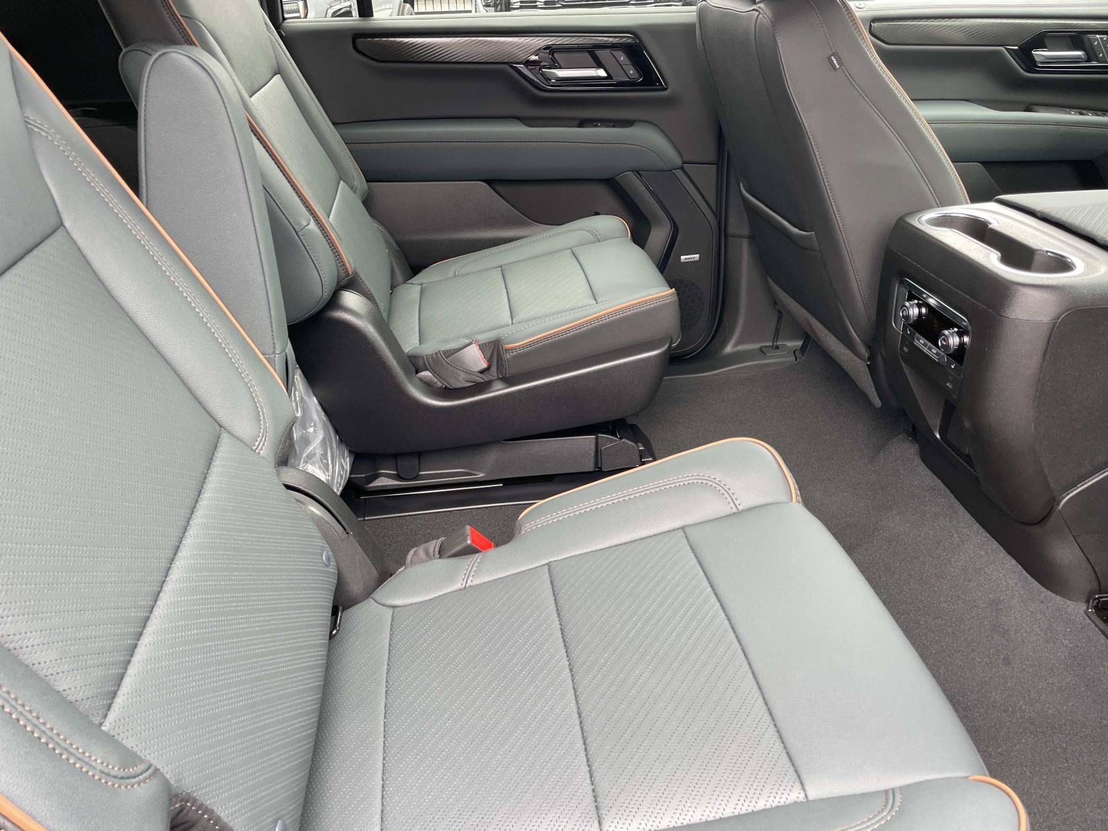 New 2026 GMC Yukon XL AT4 w/ AT4 Premium Package AWD/4WD image 27