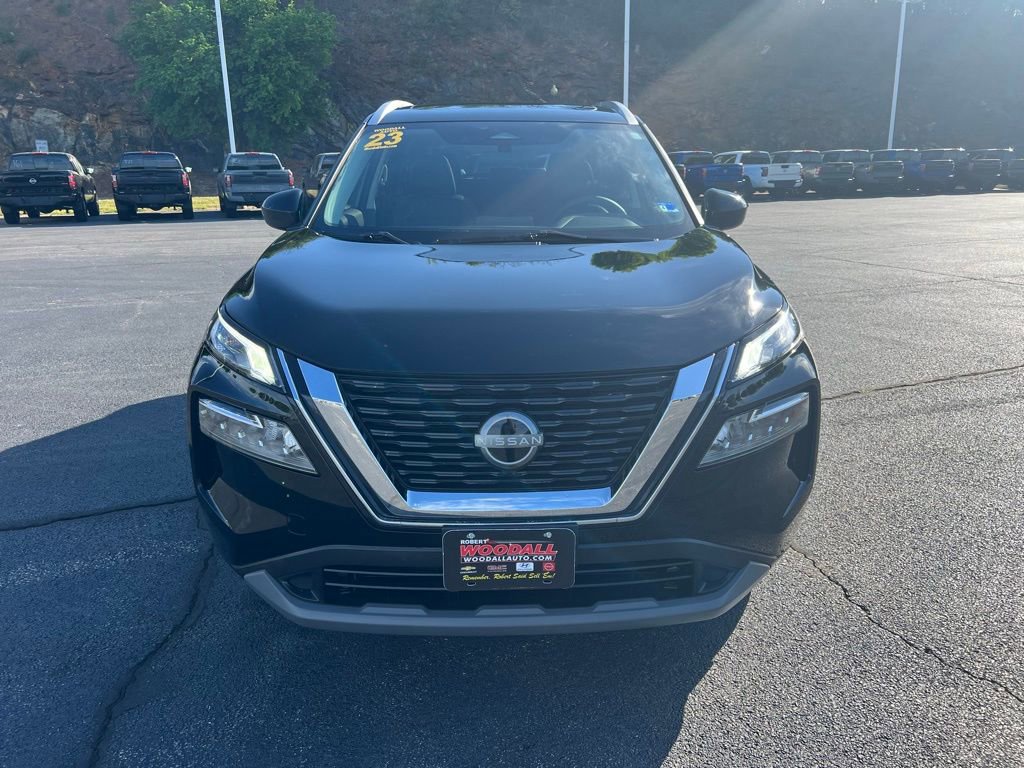 Used 2023 Nissan Rogue SV w/ SV Premium B Package AWD/4WD image 2