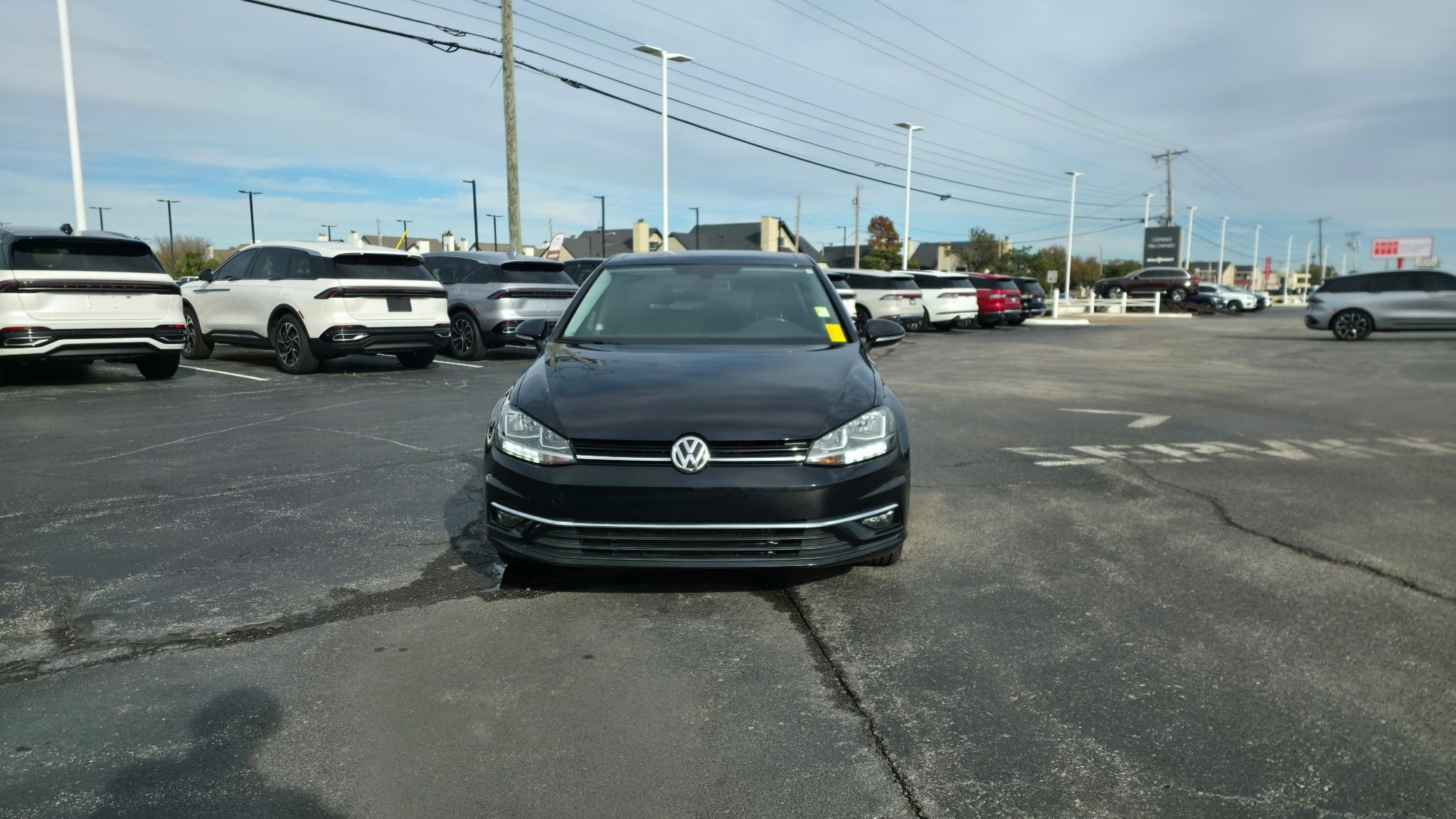 Used 2019 Volkswagen Golf SE image 3