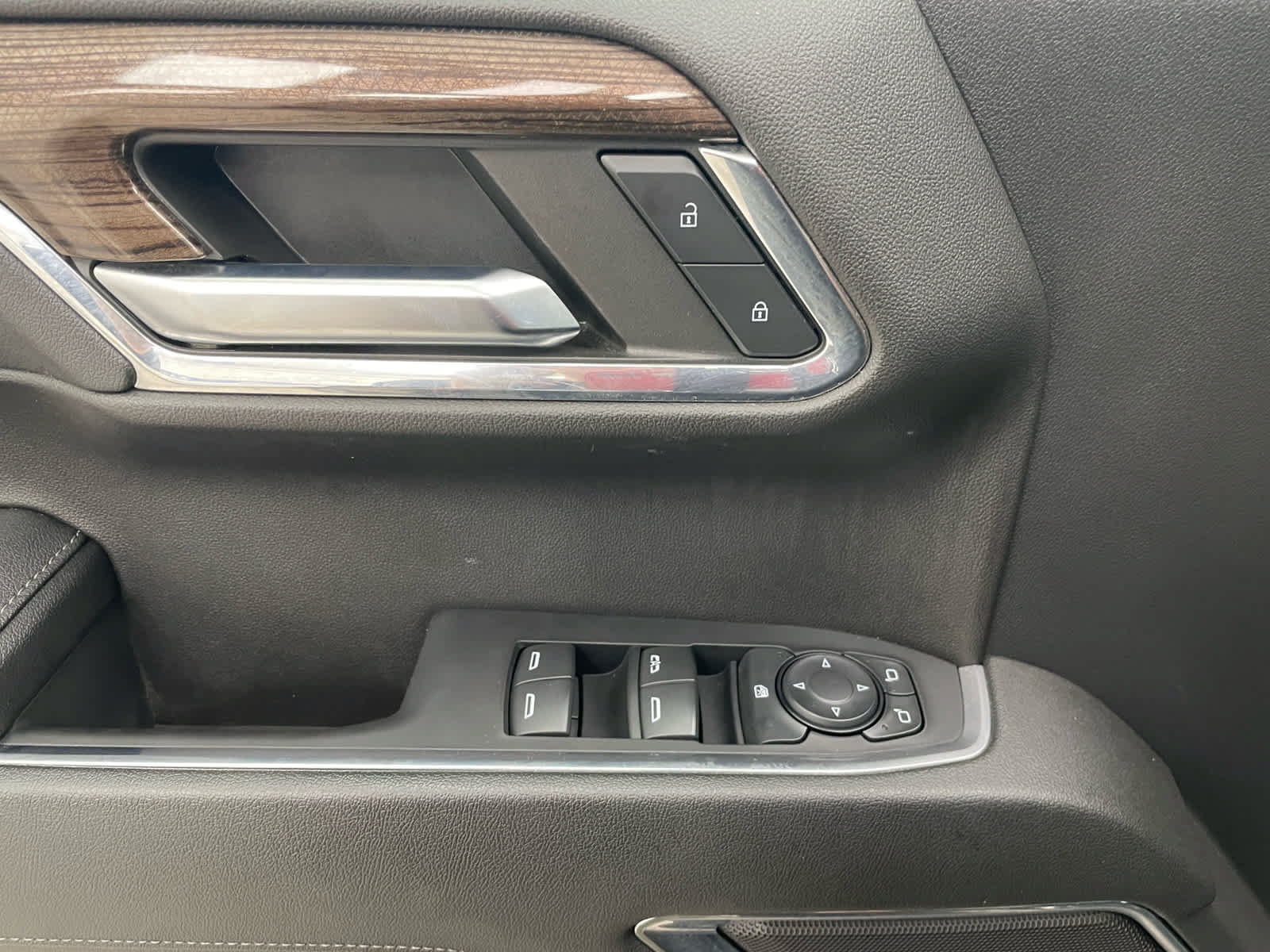Certified 2024 Chevrolet Silverado 1500 LT AWD/4WD image 11