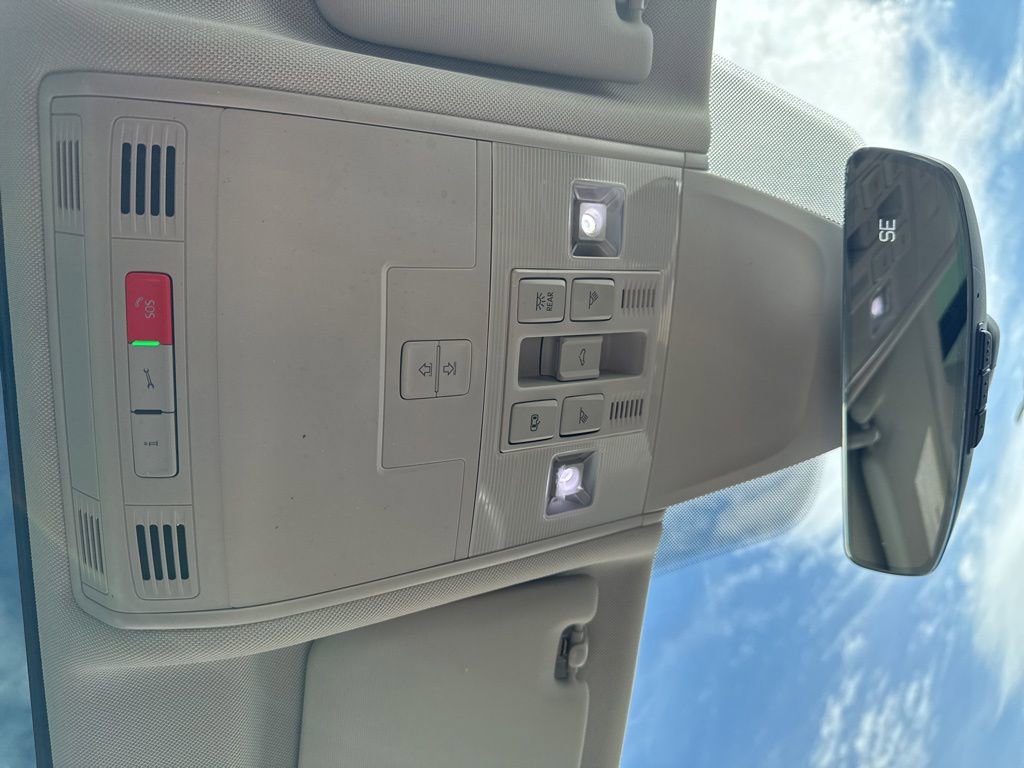 Certified 2023 Volkswagen Tiguan SE w/ Panoramic Sunroof Package image 31