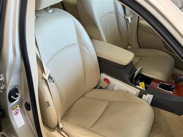 Used 2011 Lexus ES 350 w/ Luxury Pkg & Navigation FWD image 12