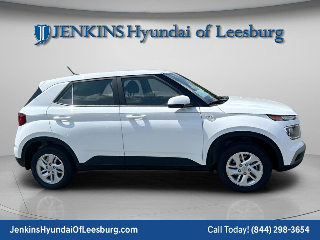 New 2026 Hyundai Venue SE image 2
