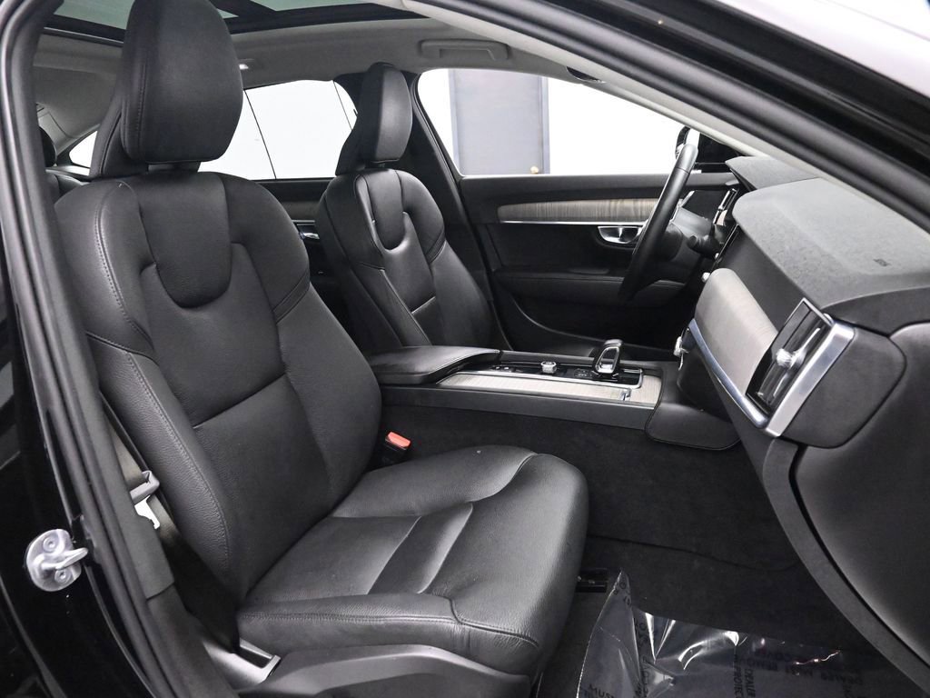 Used 2023 Volvo S90 B6 Plus image 23